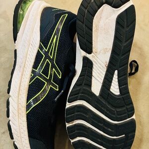 Boys ASICS Size 5 Youth